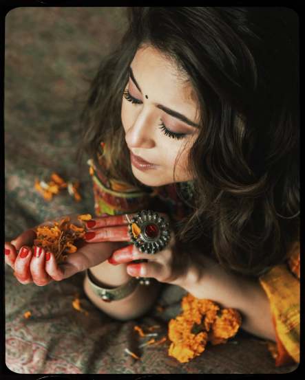 Shweta Tripathi New Photoshoot, Mirzapur actress golu new look