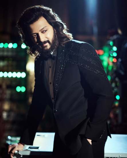 Bollywood star Ritesh Deshmukh shares his bold look in Black Suit on social media