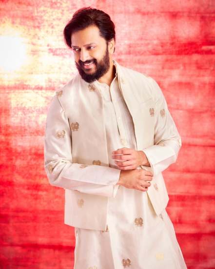 Bollywood star Ritesh Deshmukh shares his bold look in Black Suit on social media