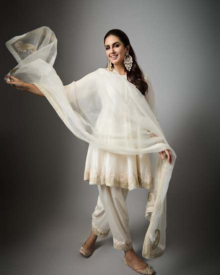 Bollywood star Huma Qureshi shares stunning pictures on social media for Raj Kapoor 100 anniversary program