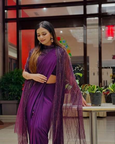 Marathi Singer Sonali Sonawane shares pictures in black lehenga on social media