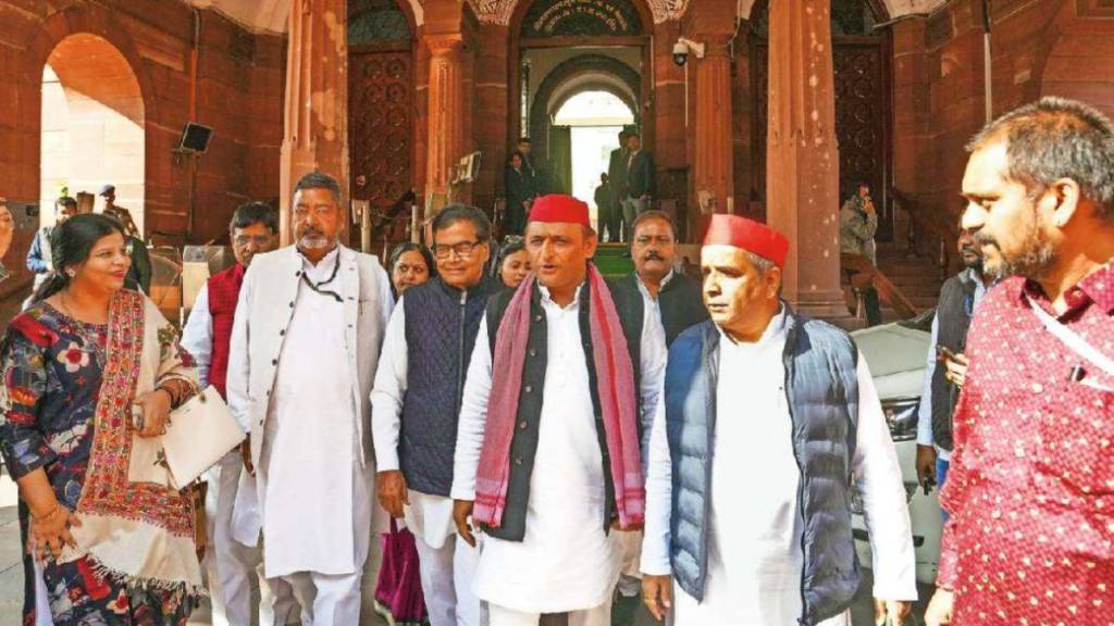 अखिलेश यादव यांनी संभल हिंसाचाराला स्थानिक पोलीस आणि प्रशासन दोषी असल्याचा आरोप केला
image : pti