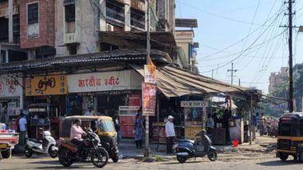 Anti encroachment squad of Kulgaon Badlapur Municipal Council took action against hawkers in the eastern part of Badlapur