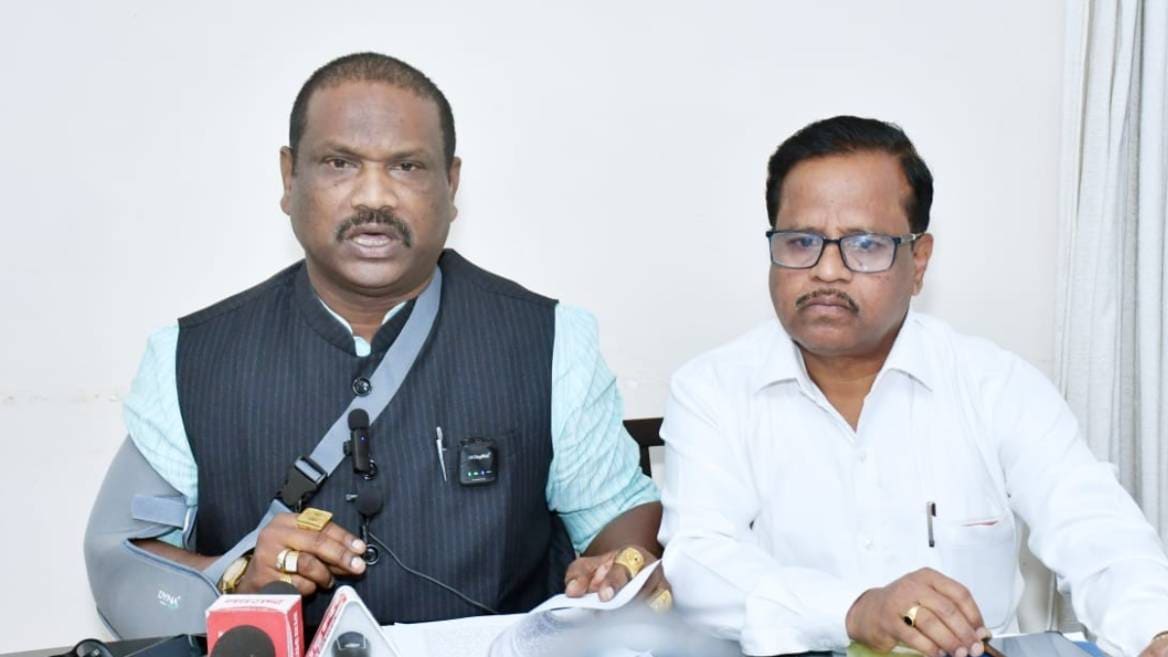 massive agitation organised against mla bhaskar jadhav in vikas jadhav attack case