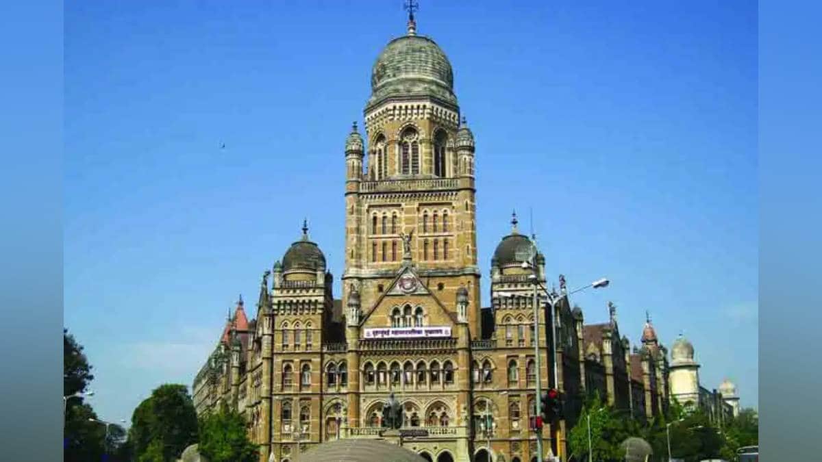 Mumbai Municipal Corporation sent notice to developer for careless demolition of building