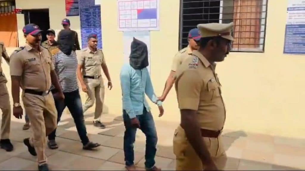 बाळासाहेबांची शिवसेना फोडण्यासाठी राज ठाकरेंच्या मनसेचा वापर; संजय राऊत