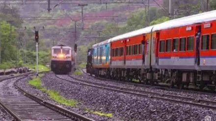 Jalgaon Railway Accident| Pushpak Pushpak Train Accident Latest Updates