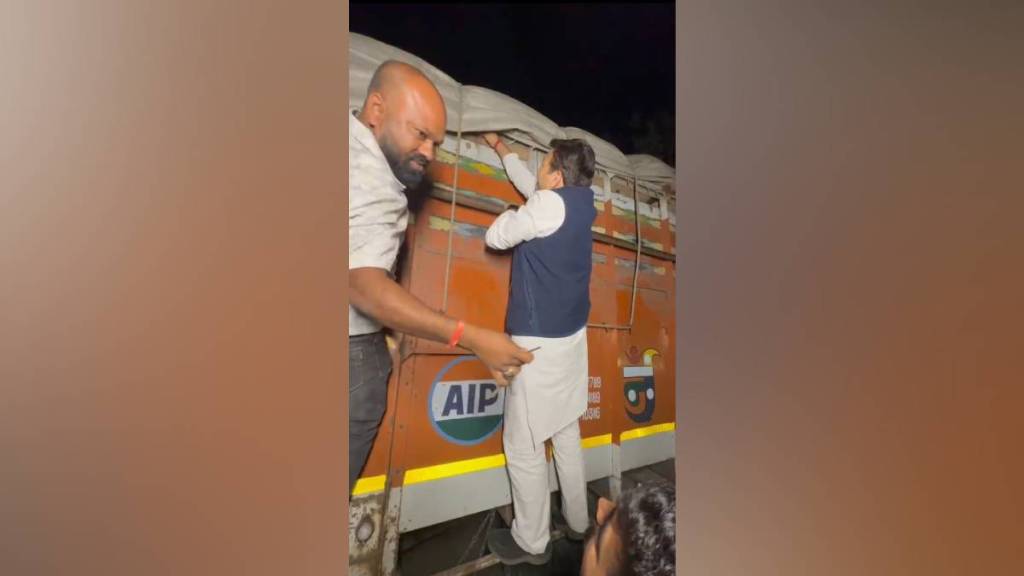 Ashish Deshmukh raid illegal sand, Ashish Deshmukh,