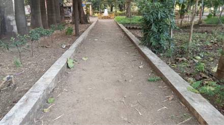 Municipal Commissioner Manisha Khatri criticized park departments management