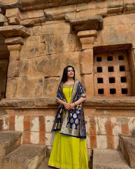Prajakta Gaikwad visited thanjavur big temple in tamilnadu
