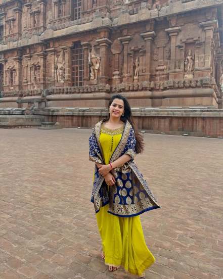 Prajakta Gaikwad visited thanjavur big temple in tamilnadu