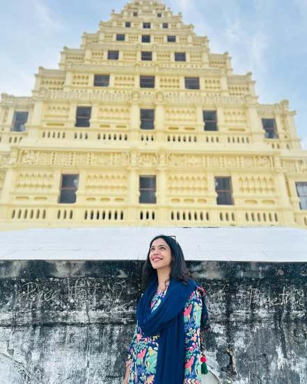 Shriya Pilgaonkar visited thanjavur big temple Brihadeeswara Temple thanjavur tamil nadu