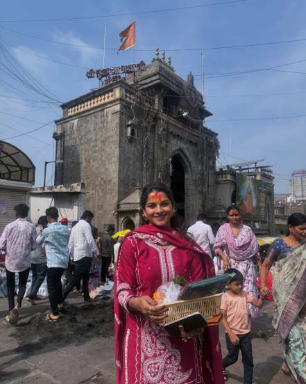 Sakshee Gandhi devdarshan photos