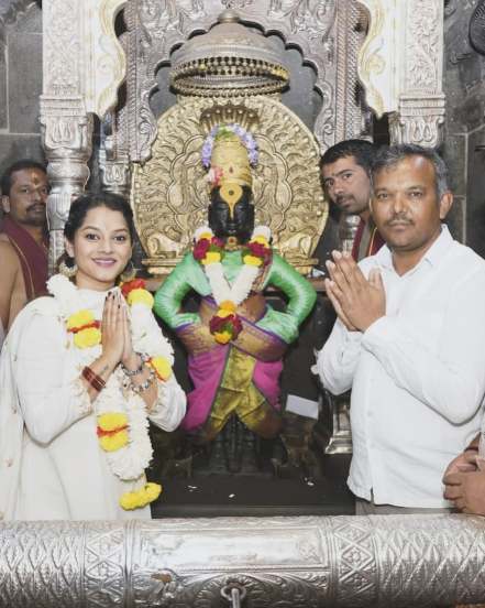 Sakshee Gandhi devdarshan photos