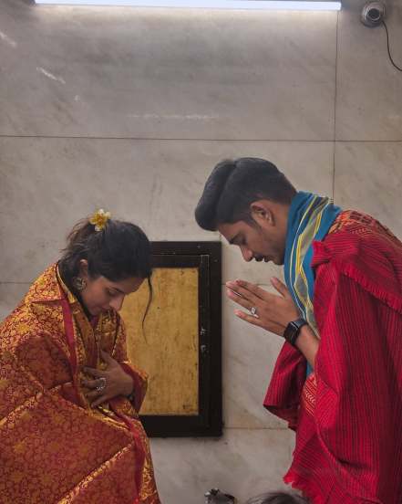 Sakshee Gandhi devdarshan photos