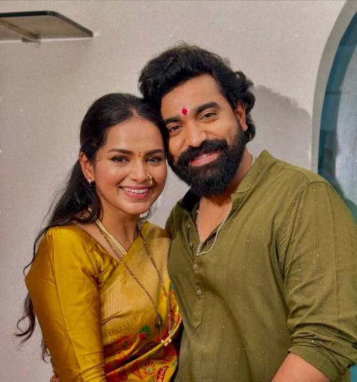 Titeekshaa Tawde Siddharth Bodke Makar Sankranti 2025