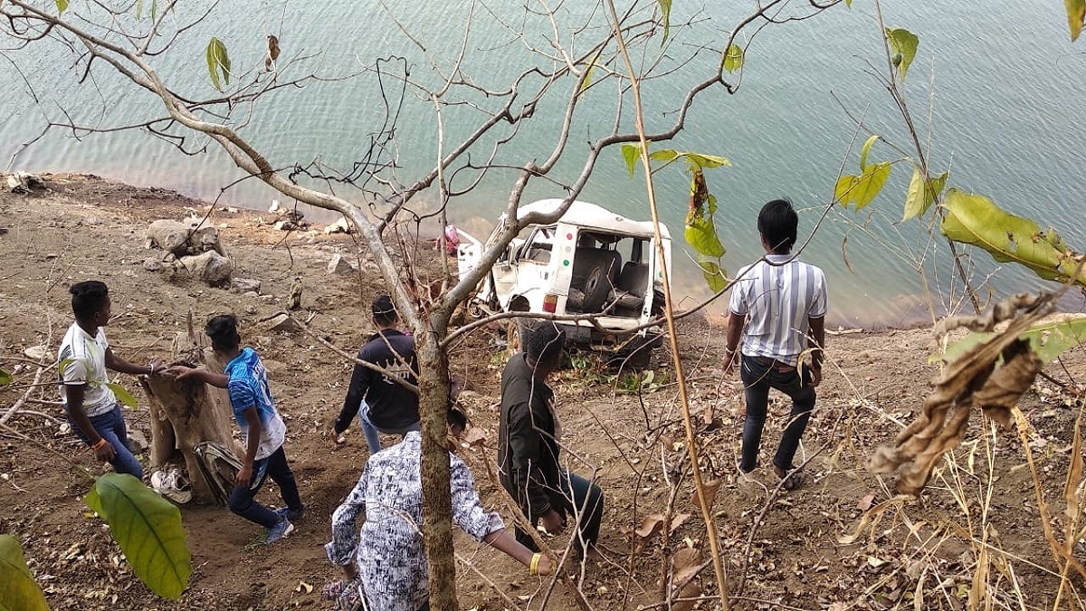 One person died, eight injured , vehicle fell in valley,
