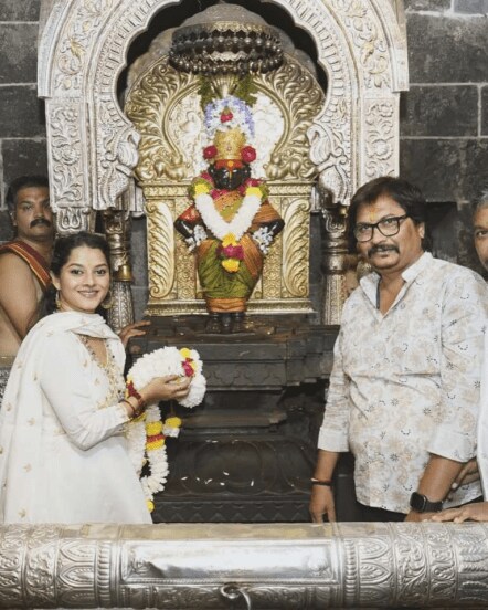 Sakshee Gandhi devdarshan photos