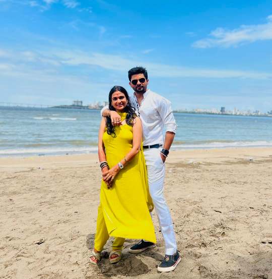 marathi actors kapil honrao first photoshoot in new home