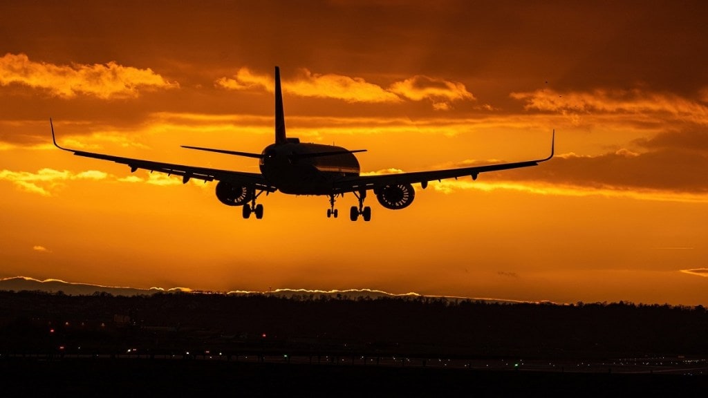 aviation experts say it is not easy to bring private plane back from journey except in emergencies