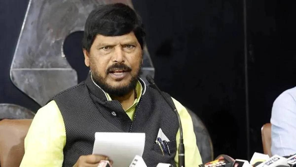 ramdas athawale said Santosh Deshmukh murder case dhananjay munde should resign ethically due to his connection with accused Karad