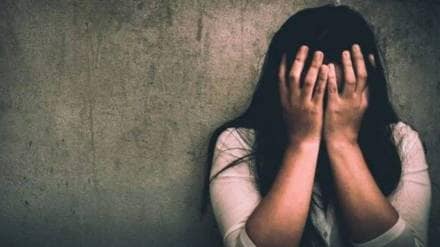 police registered case against victims mother and her boyfriend for abusing minor girl in Santacruz