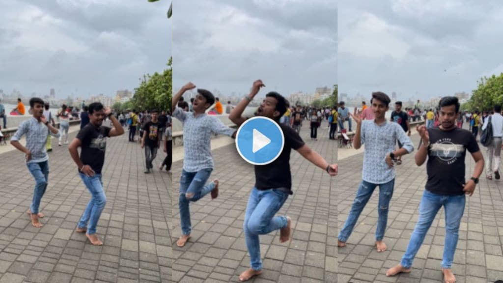 Mumbai young boys present amazing lavani dance