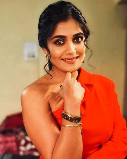 Lakshmichya Pavalani fame isha Keskar Favorite food and actor