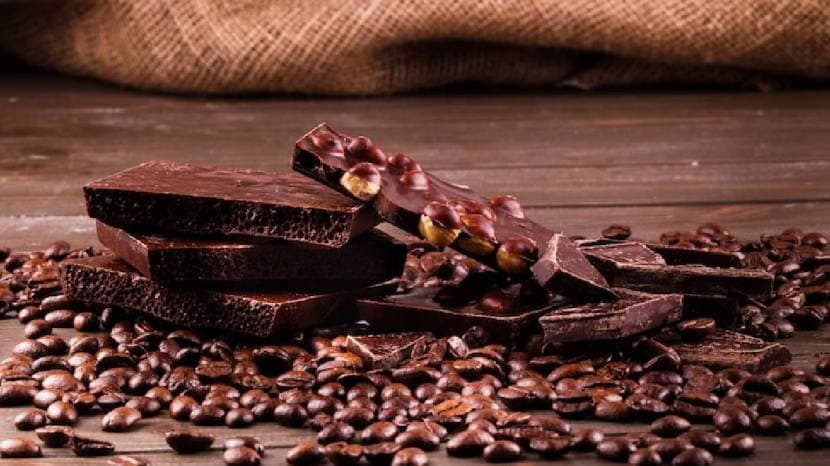 Dark chocolate benefits and side effects