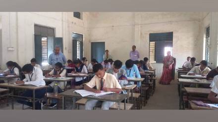 12th board exam 10 extra minutes granted papers taken 10 minutes earlier two centers at bhandara