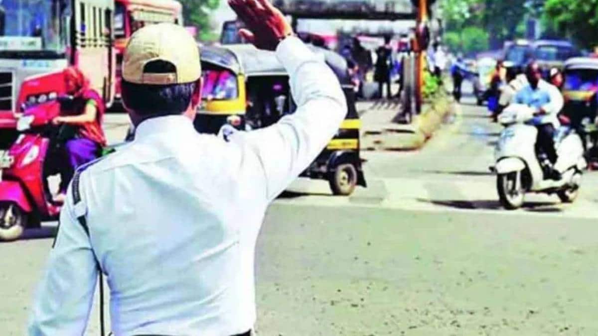 vashi traffic branch took action against 17 696 vehicles violating traffic rules in march