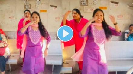 Trending mumbai local video of some girls dancing on a marathi song dilat zapuk zupuk vajat rahtay g