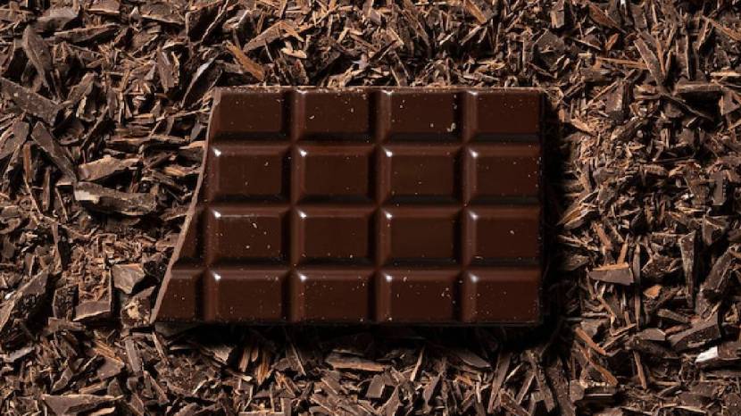 Dark chocolate benefits and side effects