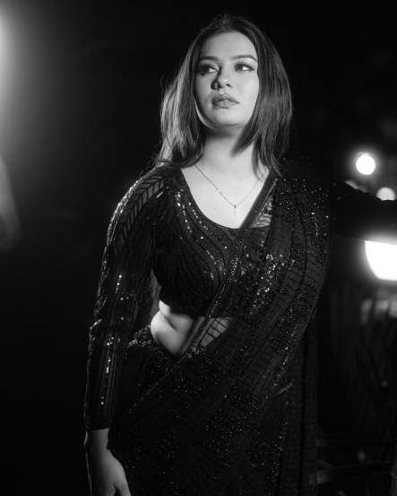 Saavalyachi Janu Saavli Fame Actress Disha Pardeshi shares pictures in Black Designer Saree on social media