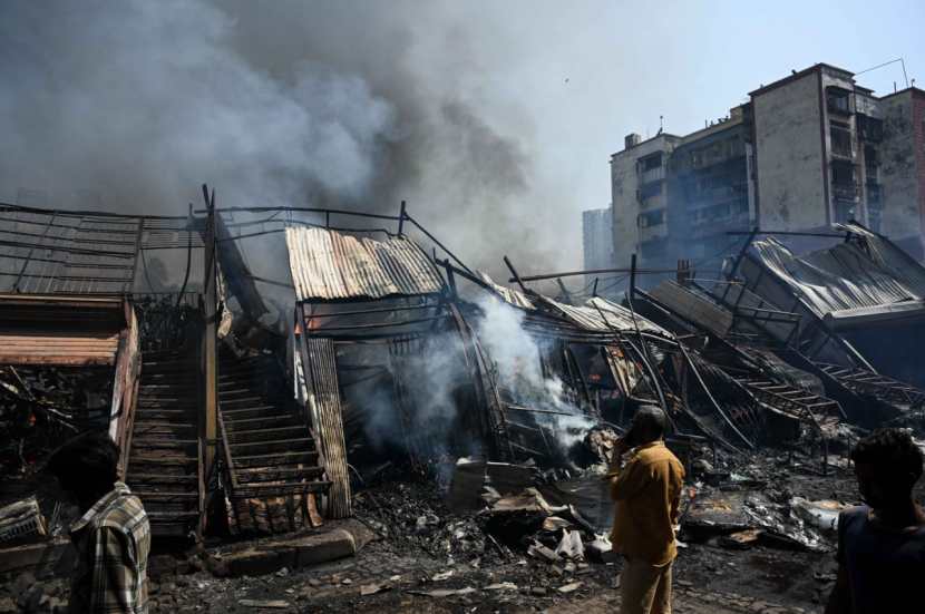 Fire at Oshiwara furniture market