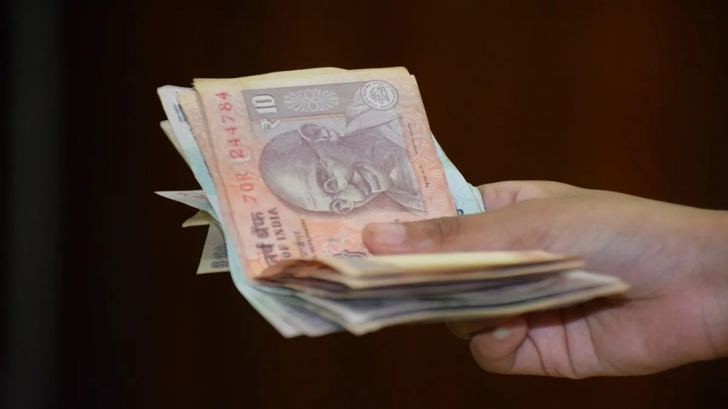 agricultural extension officer caught while accepting bribe in dhule district