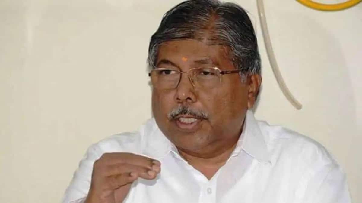 chandrakant patil suggested creating small police posts for every 10000 people to prevent crime