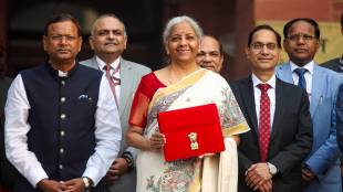 Who's gifted saree did Nirmala Sitharaman wear?