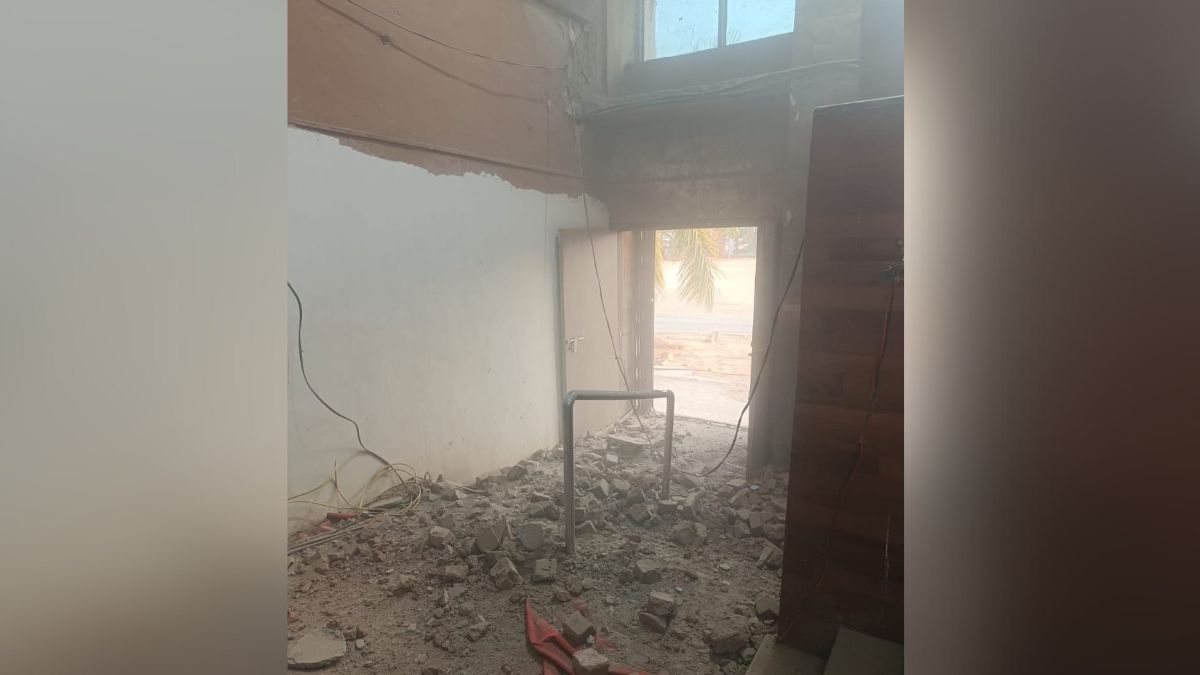 Part of wall collapses in Mumbai University campus