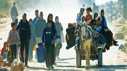 गाझामध्ये ४०० ठार, युद्धविराम संपुष्टात आणत इस्रायलचे रातोरात हवाई हल्ले