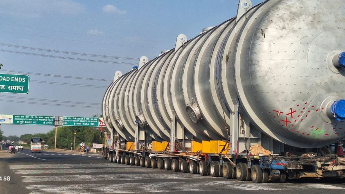 Giant containers cause traffic jam on Mumbai-Agra National Highway