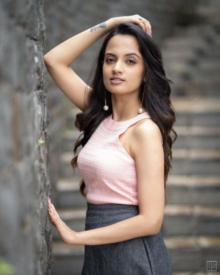 ketaki mategaonkar new photoshoot with mic (1)