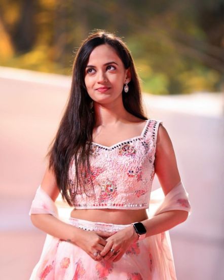 ketaki mategaonkar new photoshoot with mic (1)