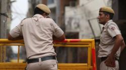 Crime News : वडिलांना शोधण्यासाठी धावत्या रेल्वेतून बाहेर उडी मारली, स्टेशनकडे जाताना १४ वर्षीय मुलीवर बलात्कार