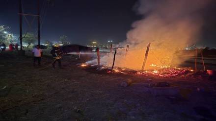 Massive fire breaks out at a hut near Mithagar in Vasai news