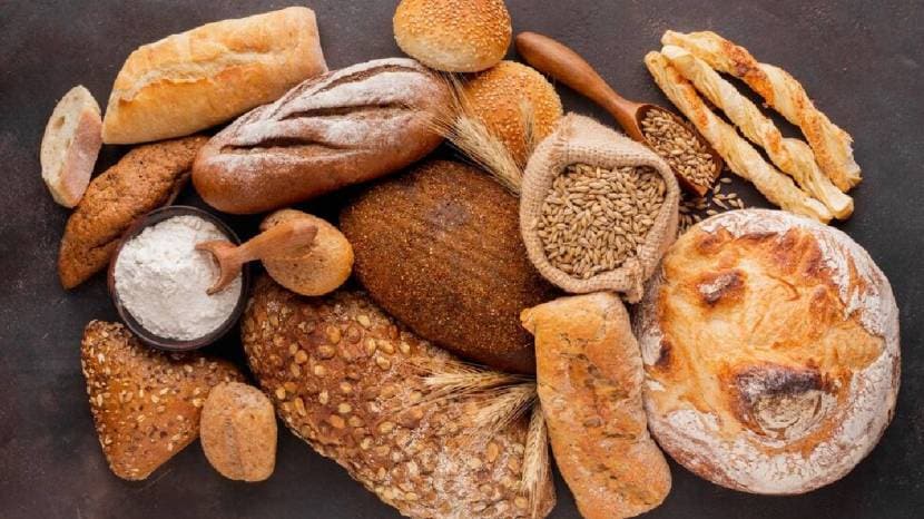 Perfect method of eating bread in breakfast