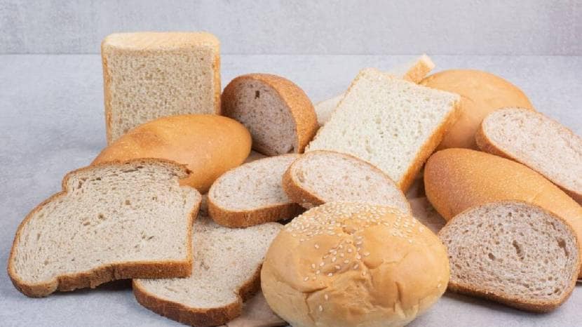 Perfect method of eating bread in breakfast