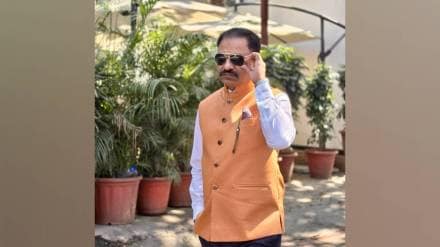 prashant koratkar critical of shivaji and sambhaji maharaj stayed at hotel with betting businessmans support