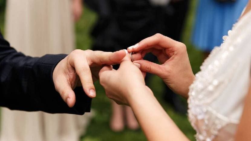 Marriage age gap between bride and groom