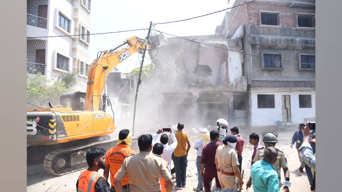 nagpur municipal corporation began demolishing fahim Khans house alleged riot mastermind at 10 am monday